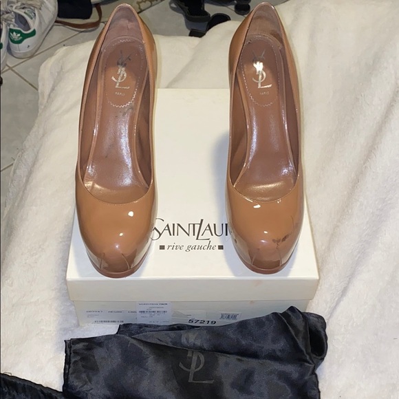 YSL Tribtoo Nude Patent Pumps - Picture 2 of 14